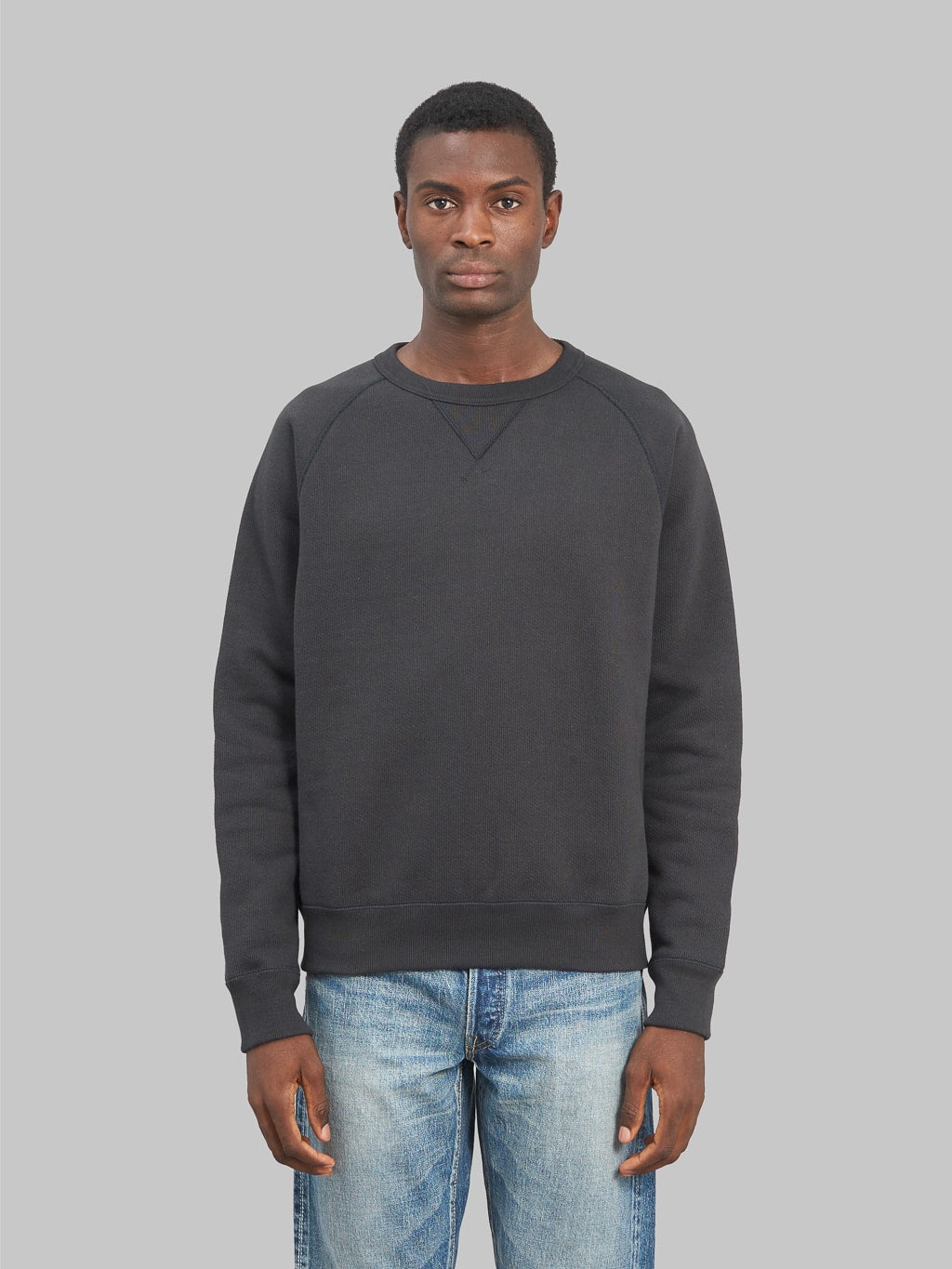 Wonder Looper Pullover Crewneck Double Heavyweight French Terry Black front fitting