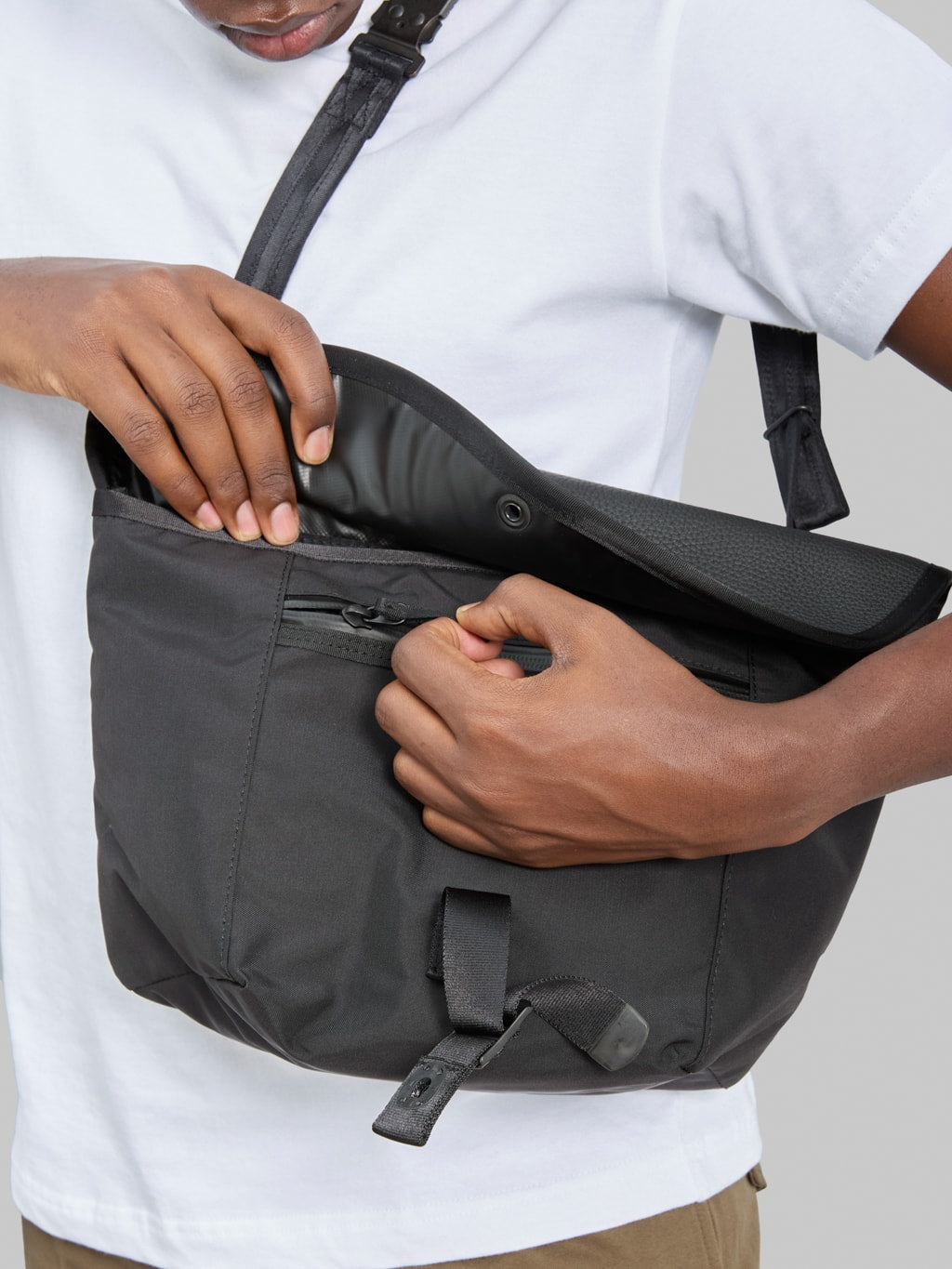 Attractions Black Waist ＆ Shoulder