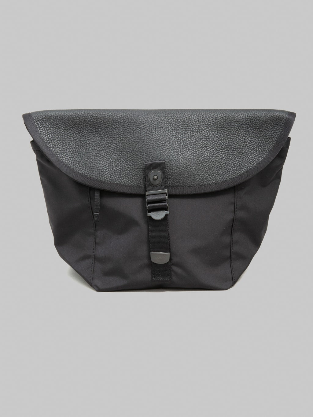 Attractions Black Waist ＆ Shoulder