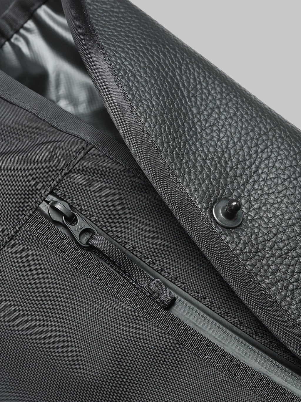 Attractions Black Waist ＆ Shoulder