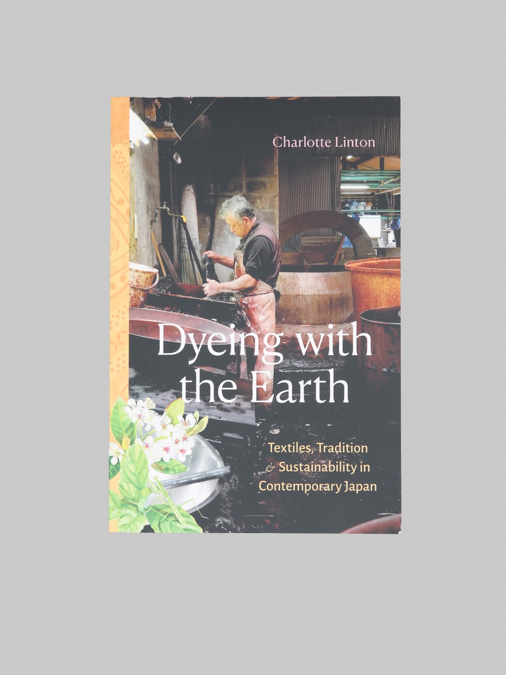 Dyeing with the Earth: Textiles,Tradition and Sustainability in Contemporary Japan