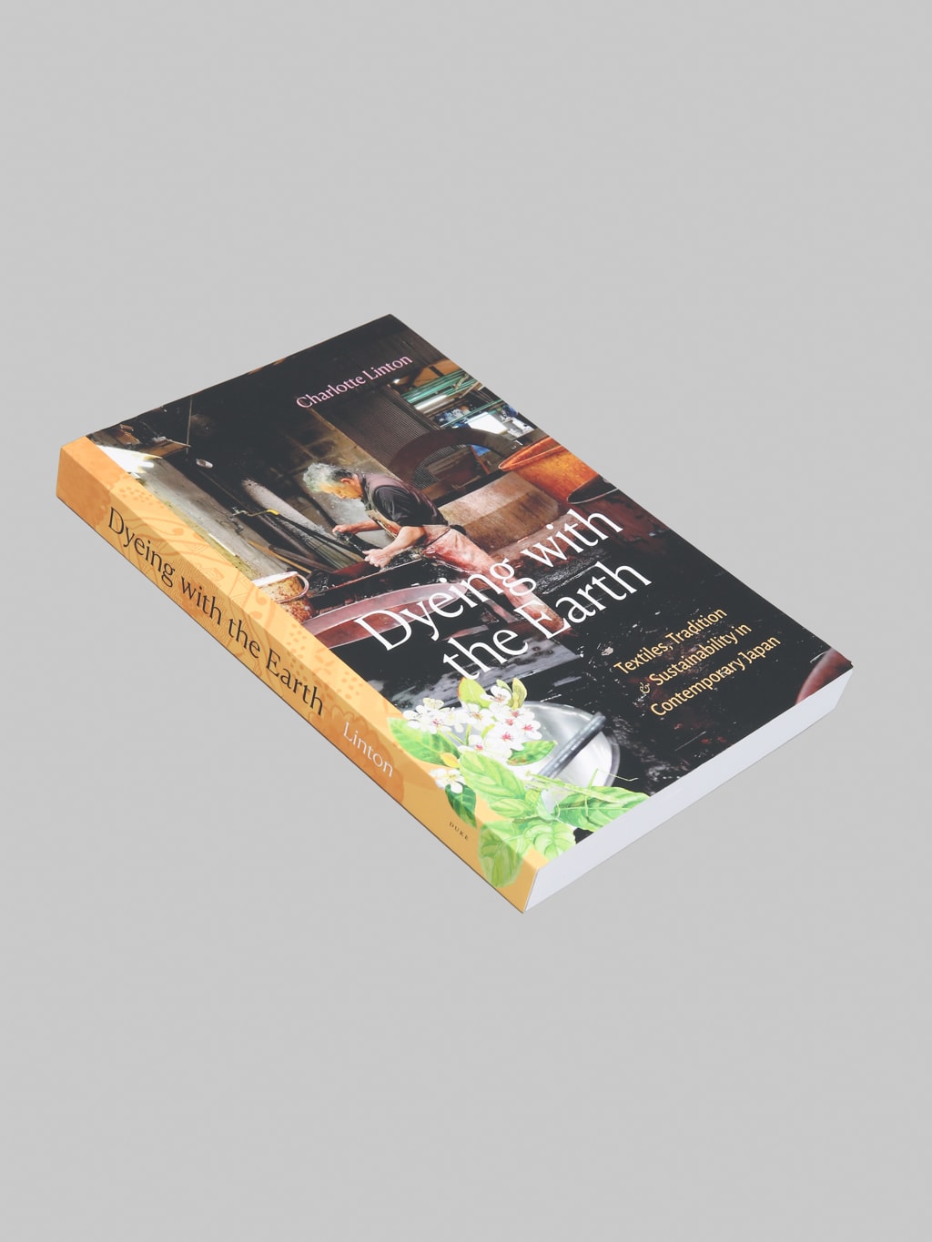 Dyeing with the Earth: Textiles,Tradition and Sustainability in Contemporary Japan