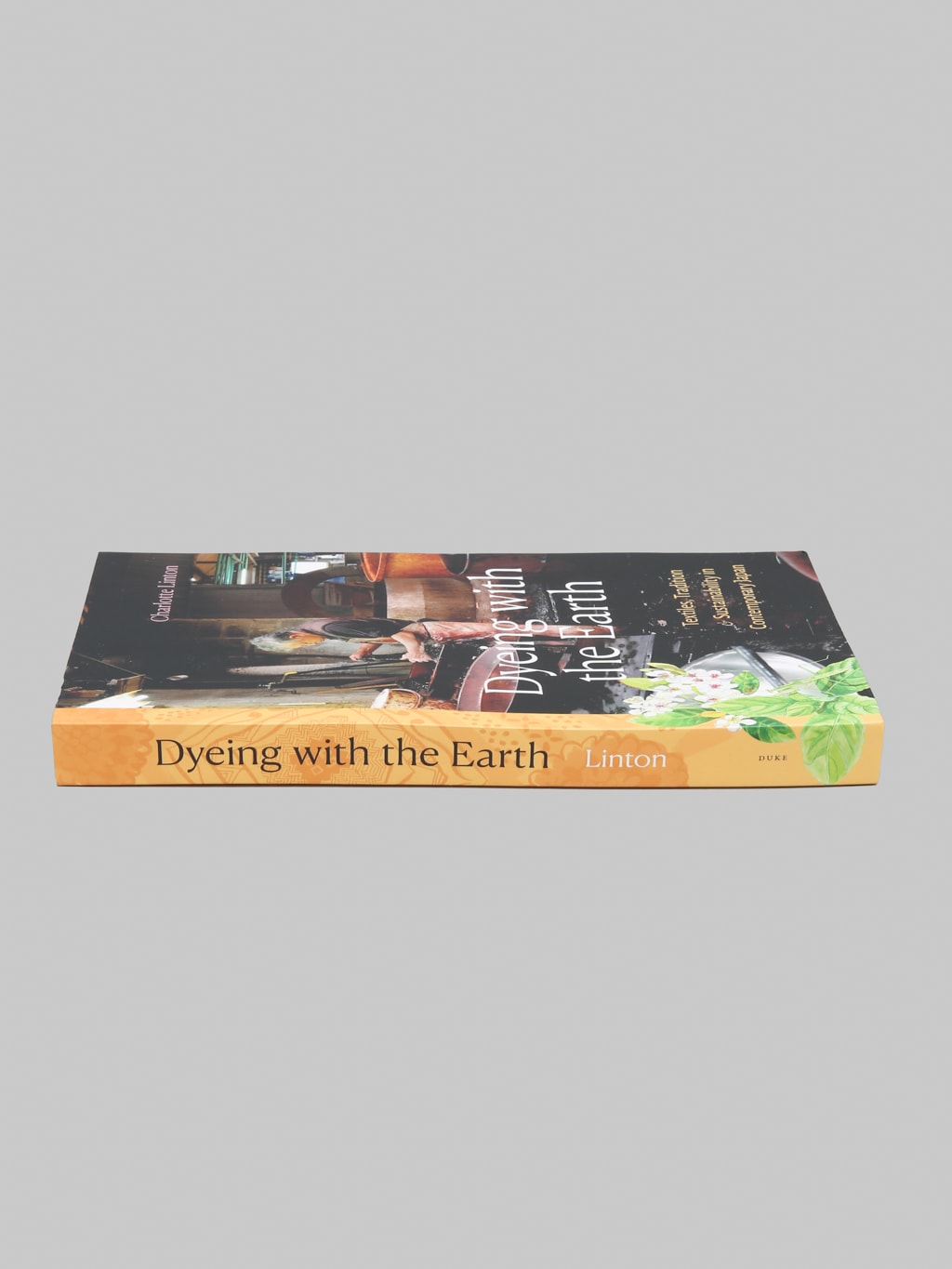 Dyeing with the Earth: Textiles,Tradition and Sustainability in Contemporary Japan