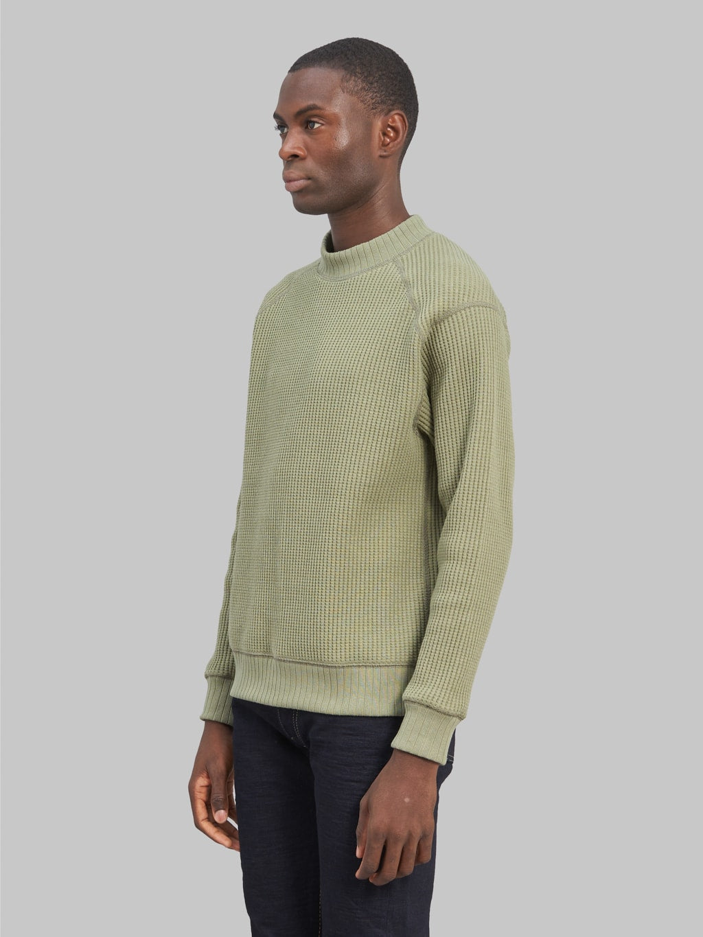 jackman waffle midneck sweater olive model side fit