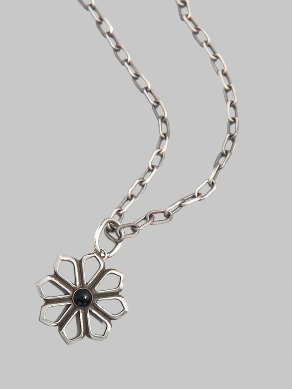 Kobashi Studio Yatsu Giku Shippo Charm Medium Kuro Black detail