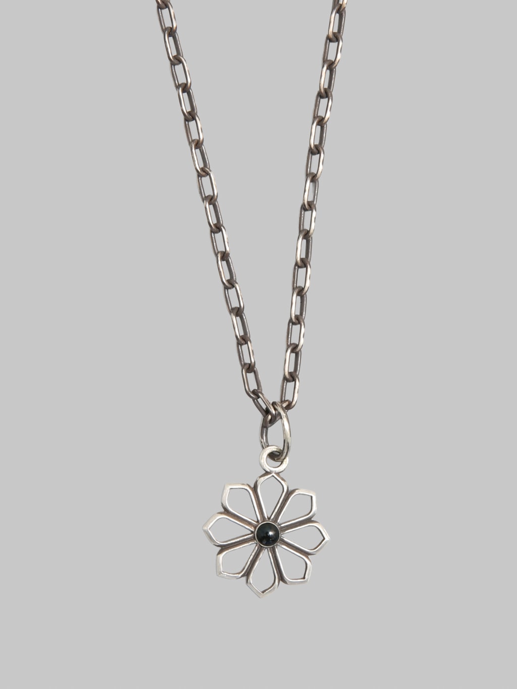 Kobashi Studio Yatsu Giku Shippo Charm Medium Kuro Black front