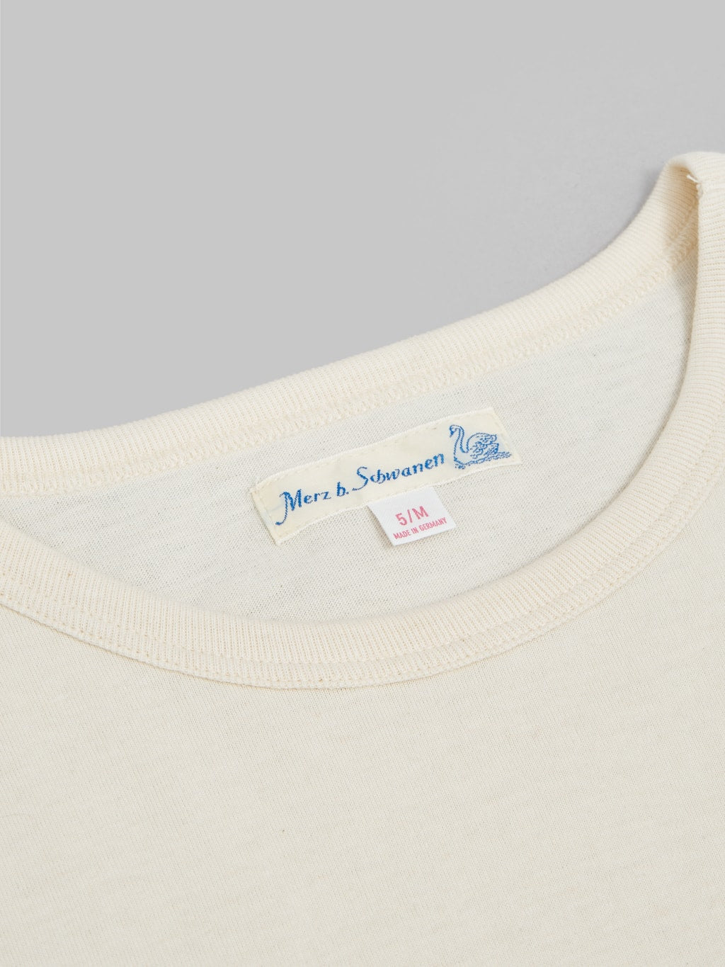 merz b schwanen 1950 loopwheeled classic fit tshirt nature collar closeup