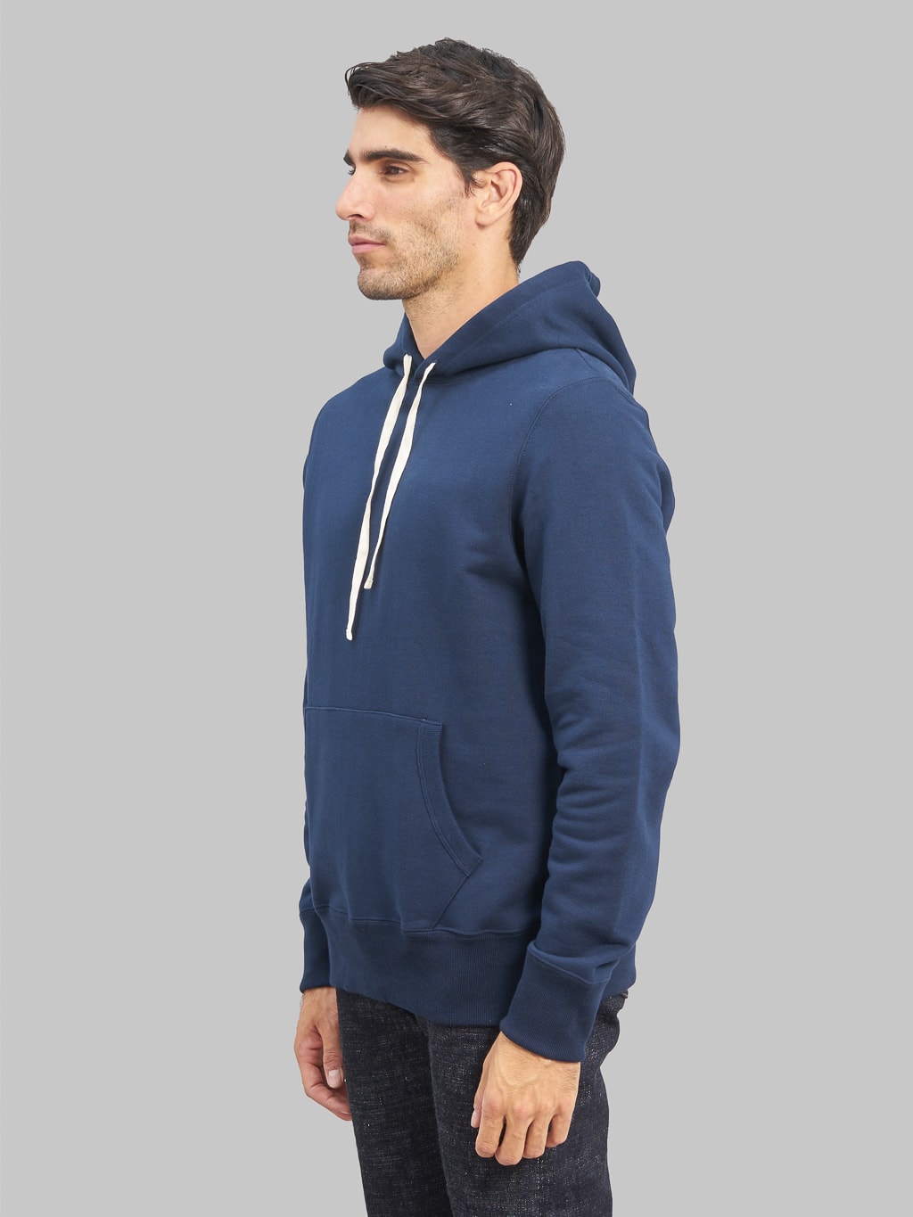 Merz b schwanen loopwheeled hoodie ink blue model side fit