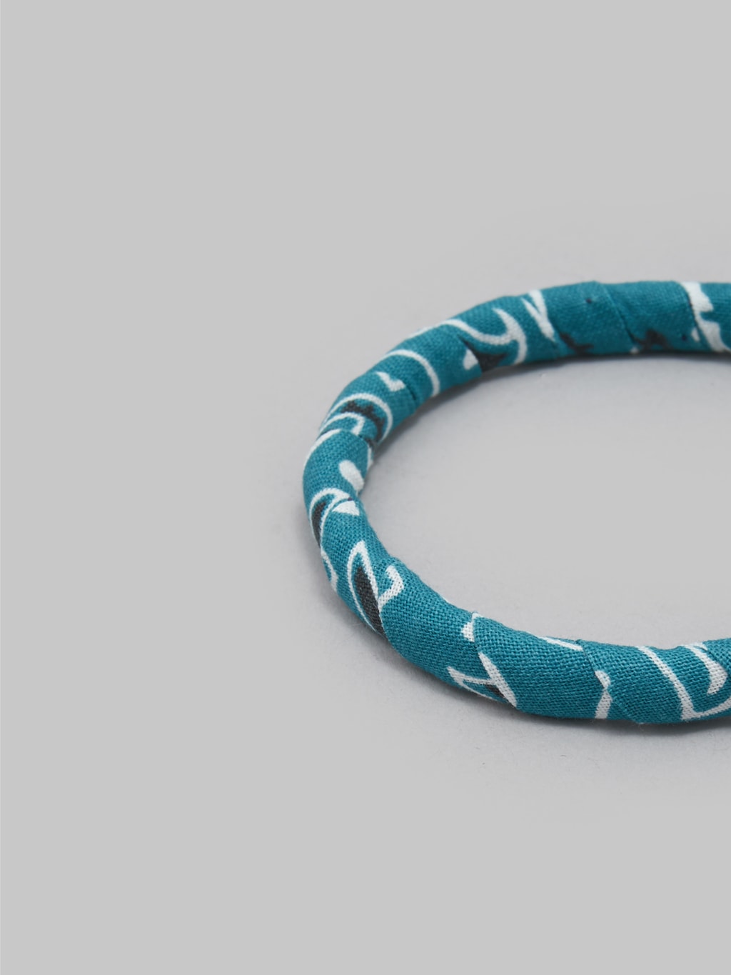 mikia bandana bracelet blue green closeup