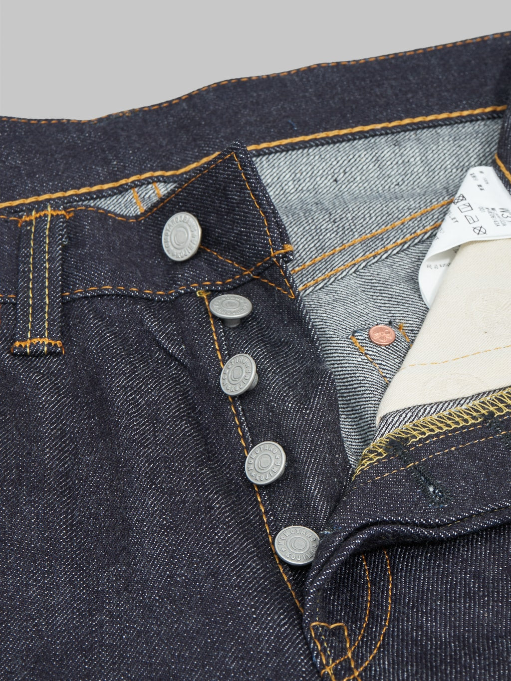 momotaro 0605 13 indigo jeans natural tapered 13oz buttons closeup