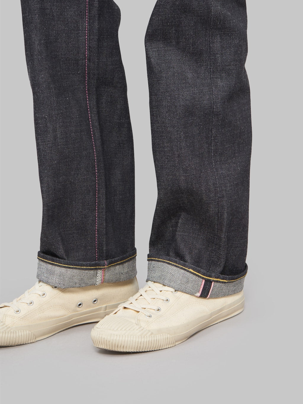 momotaro 0906 v classic straight jeans selvedge closeup