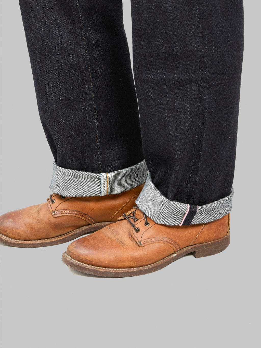 Momotaro MXJE14055S 11oz Lightweight Straight Jeans folded