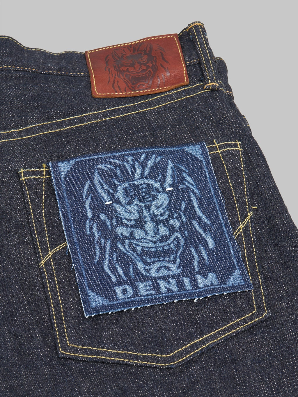 oni 200 kbe indigo beige 14oz wide straight jeans pocket flasher closeup