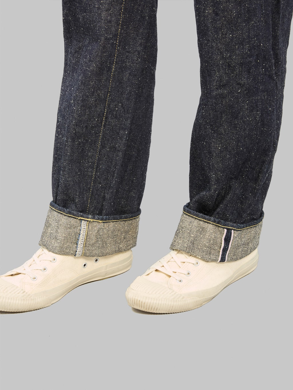 ONI Denim 266 NEP  Relax Straight Jeans folded