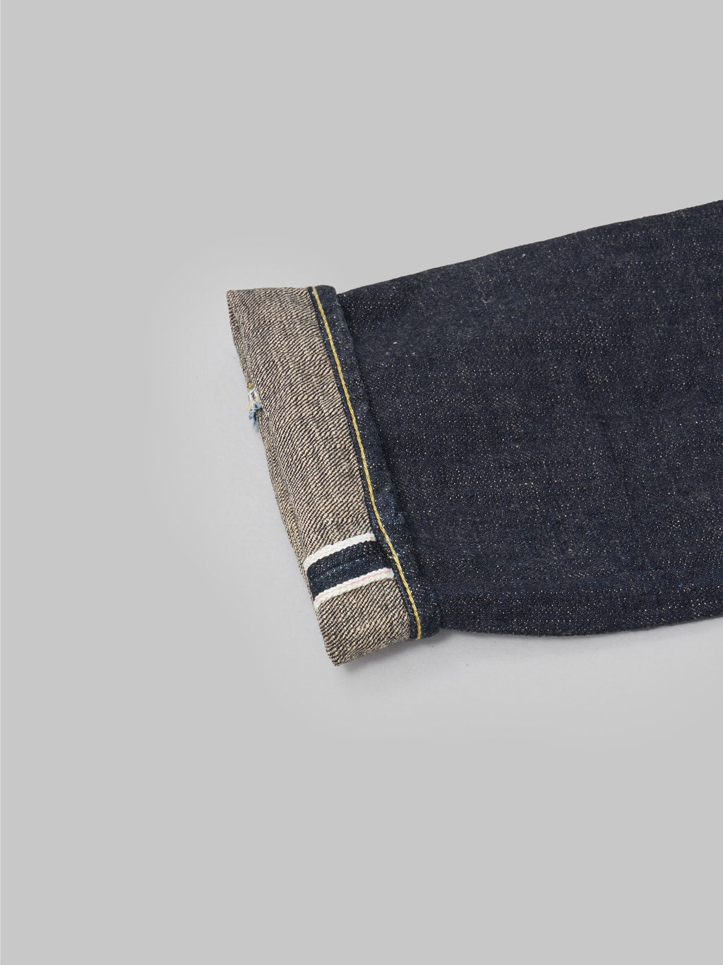 oni 622 kbe indigo beige 14oz relaxed tapered jeans selvedge closeup