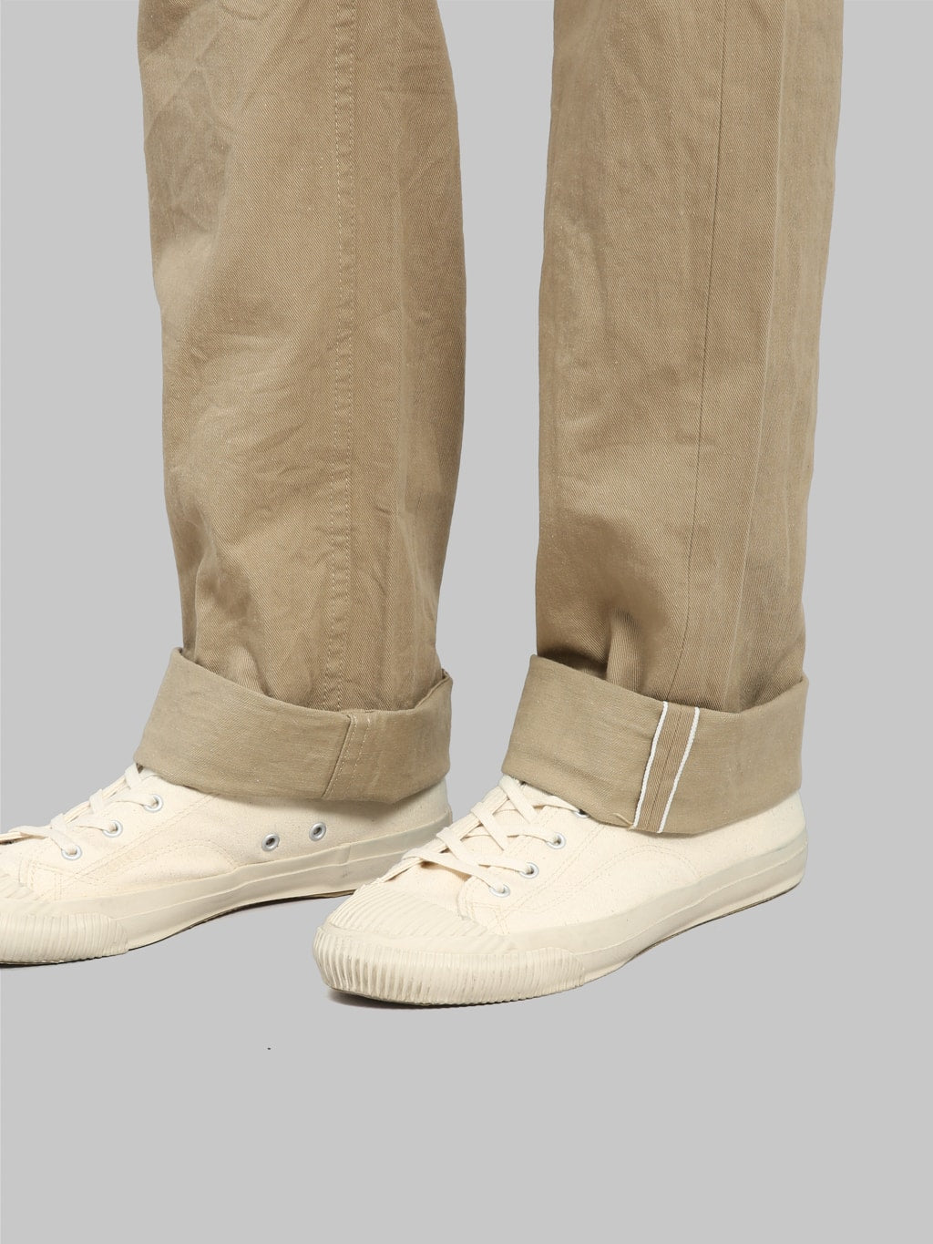 oni 737 selvedge chino trouser khaki beige wide closeup