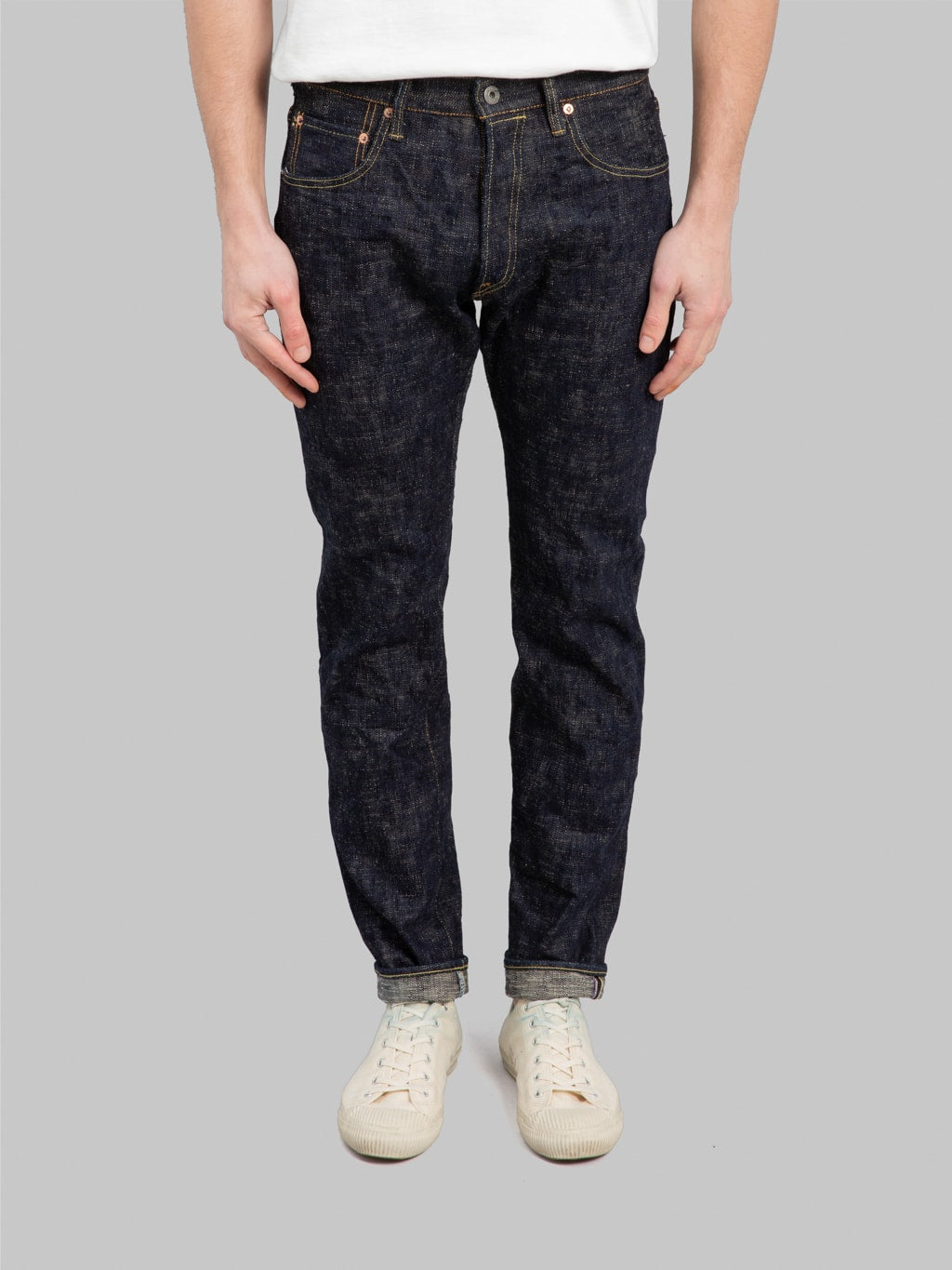 oni 902 kasuri selvedge denim high rise relaxed tapered jeans front fit