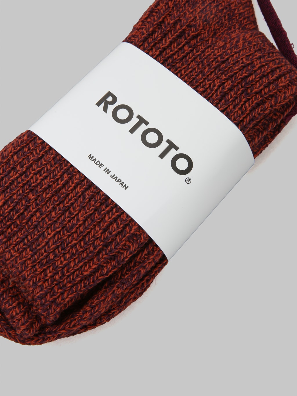 rototo recycled cotton marl socks bordeaux closeup