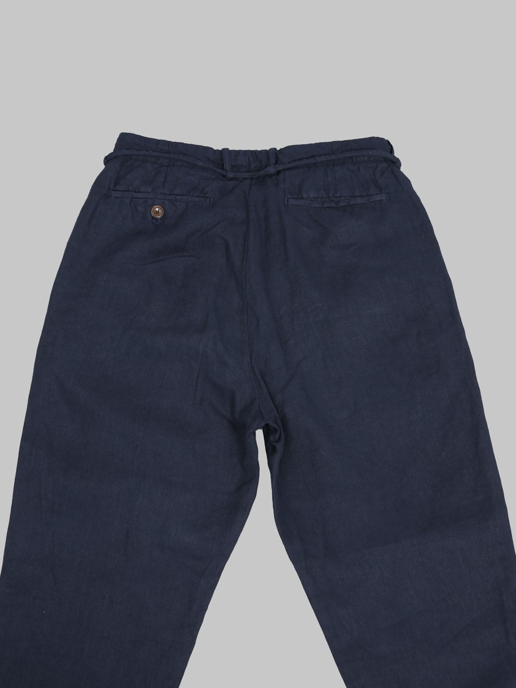 Seuvas Linen Tapered 2 Tuck Pants Navy back details