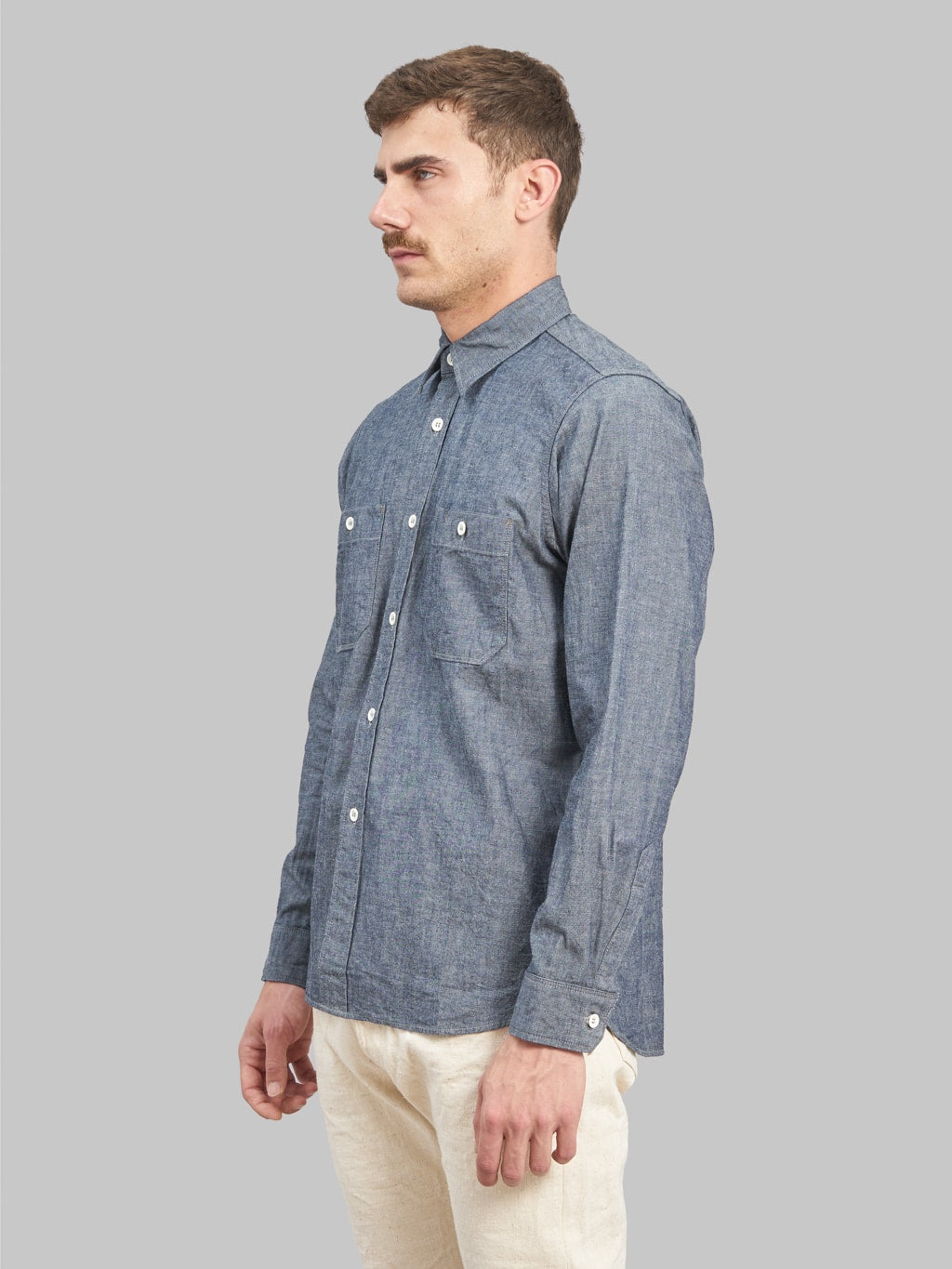 seuvas selvedge indigo chambray work shirt  model side fit