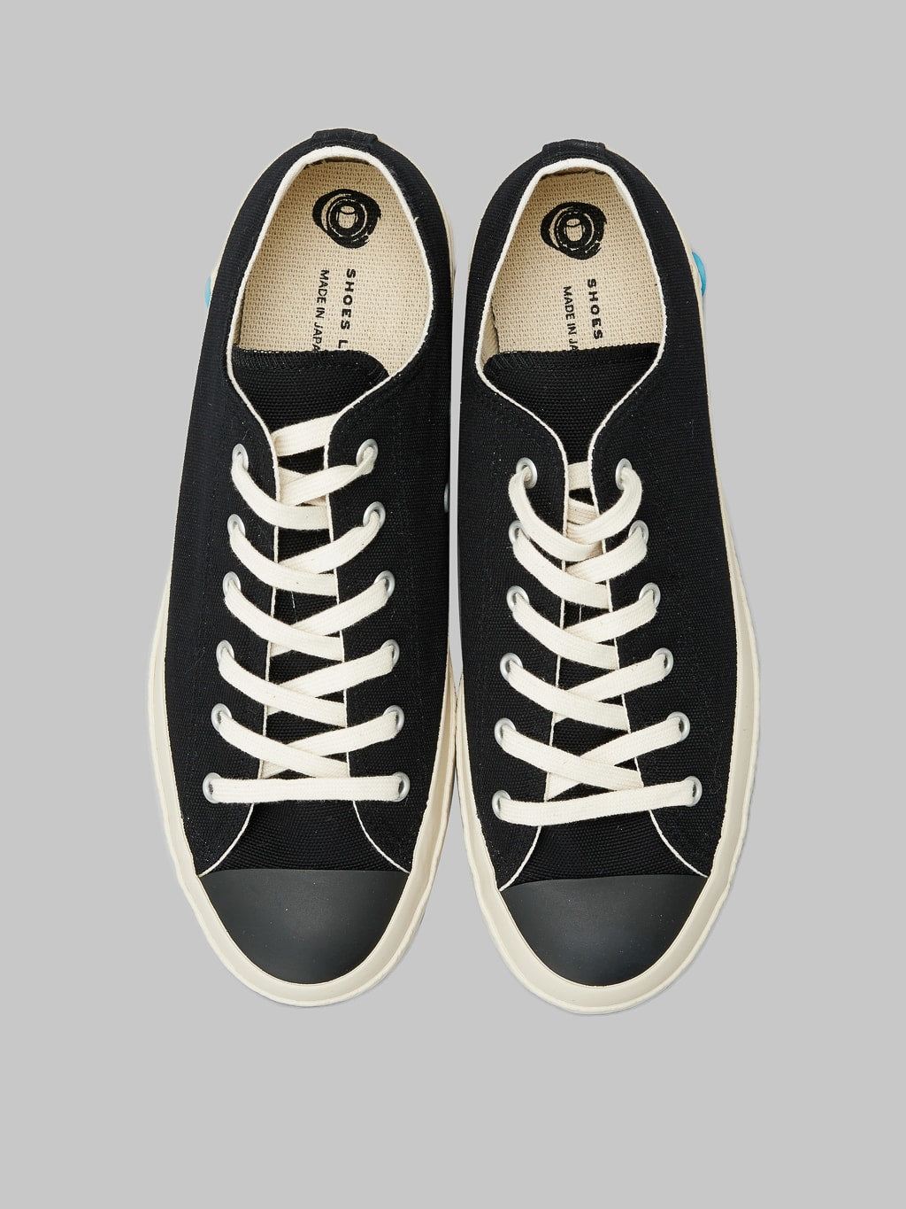 Shoes like pottery low sneaker black up view