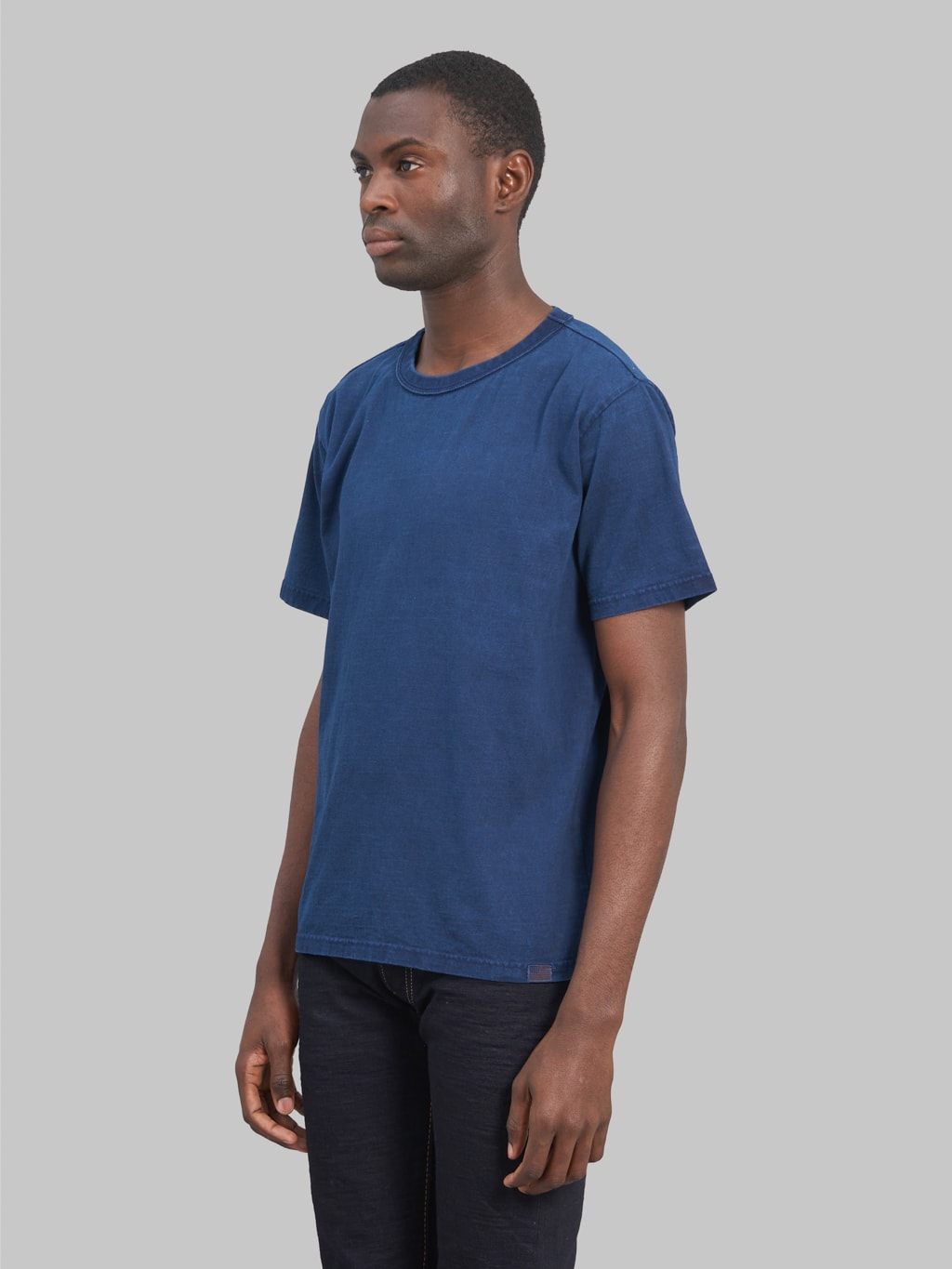 studio dartisan 8136b usa cotton tshirt light indigo model side fit