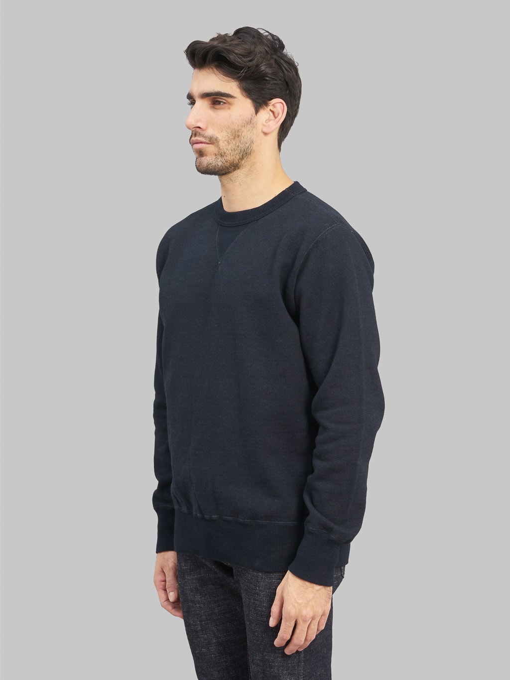 studio dartisan aishibu dyed indigo sweatshirt model side fit