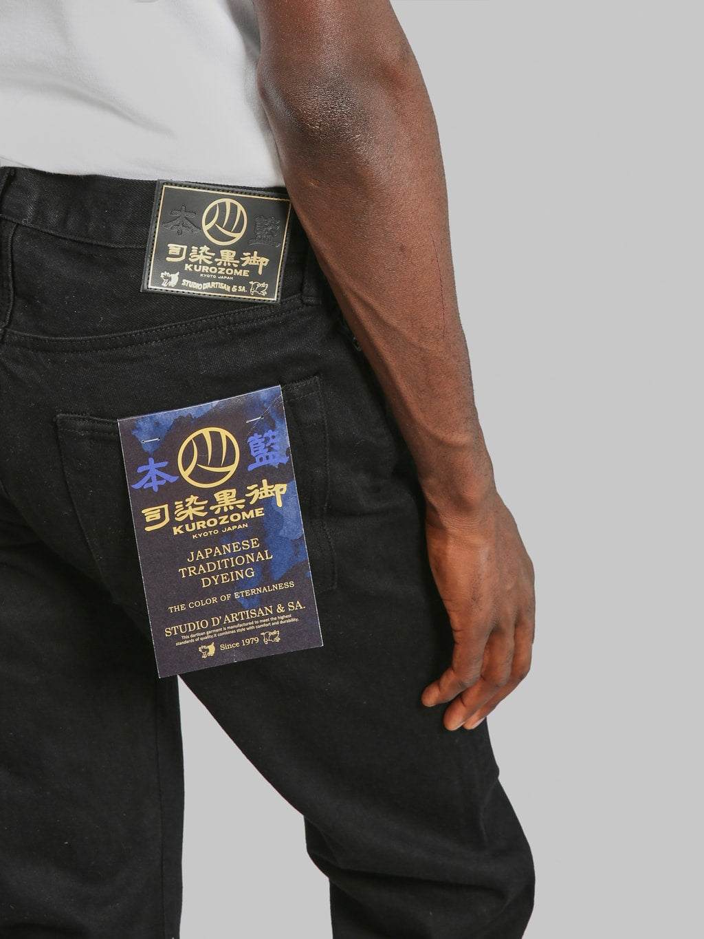 Studio DArtisan D1899 Kyoto Super Black Dyed Relaxed Tapered Jeans back pocket