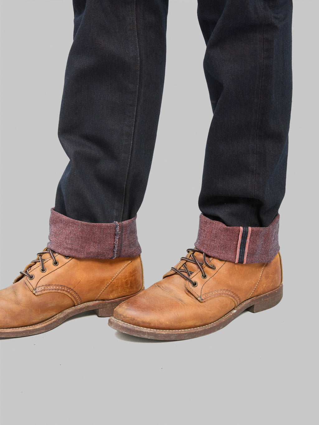 Studio DArtisan D1908 14oz Bengara Relax Tapered Jeans folded