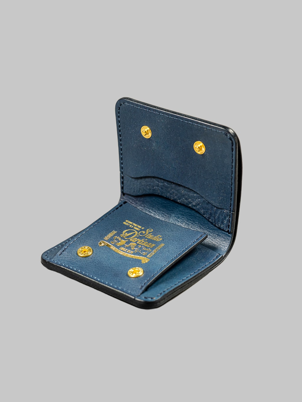 Studio Dartisan indigo leather compartment details