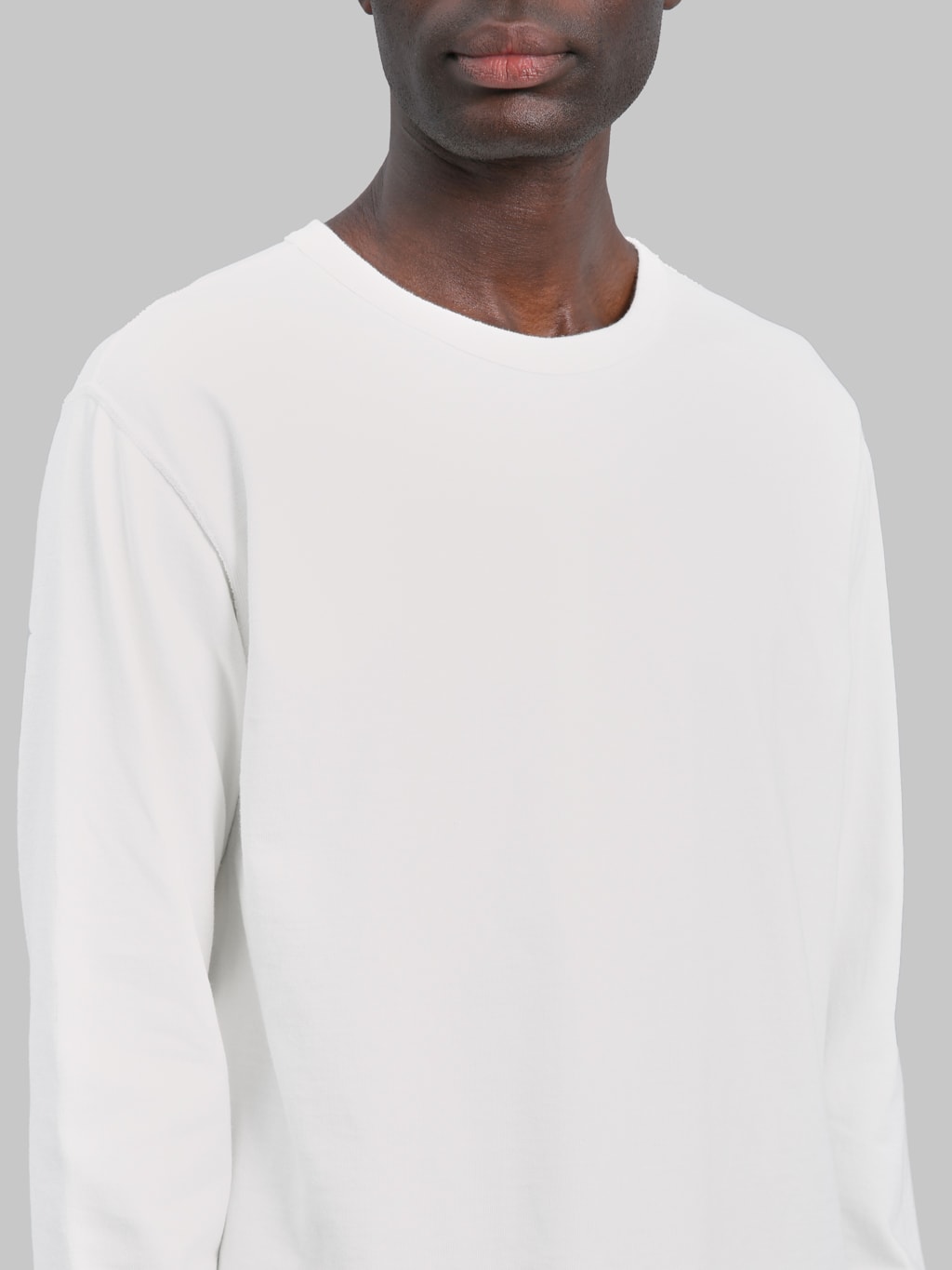 Studio DArtisan 8186 Suvin Gold Long Sleeve TShirt White chest