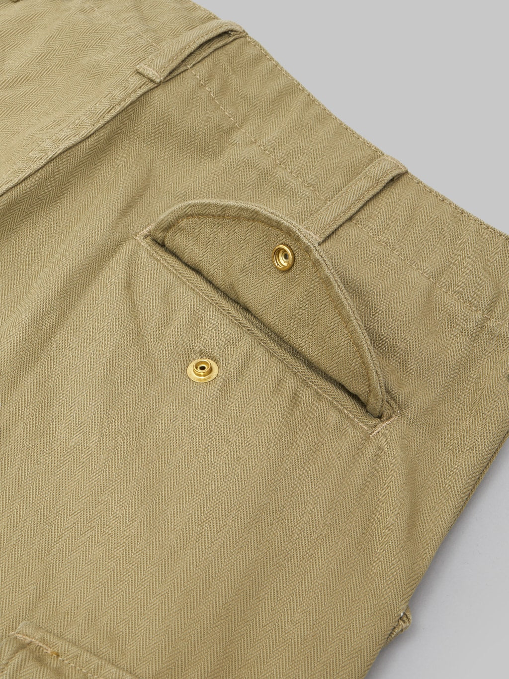 tanuki herringbone m65 pants khaki beige back pocket closeup