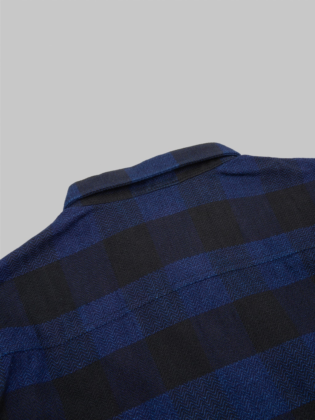 the flat head indigo block check flannel shirt back collar