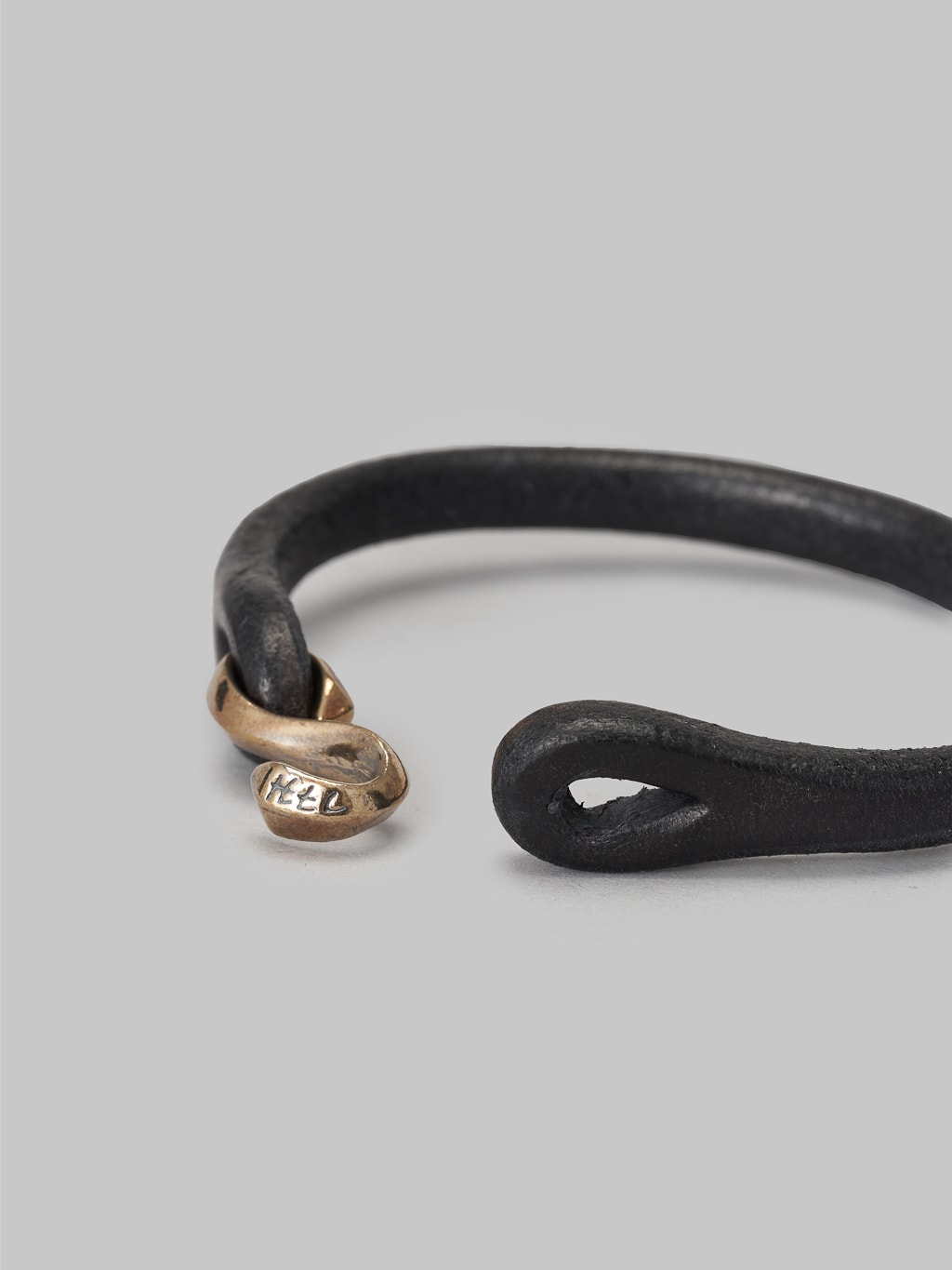 the flat head leather and silver single bracelet black s hook