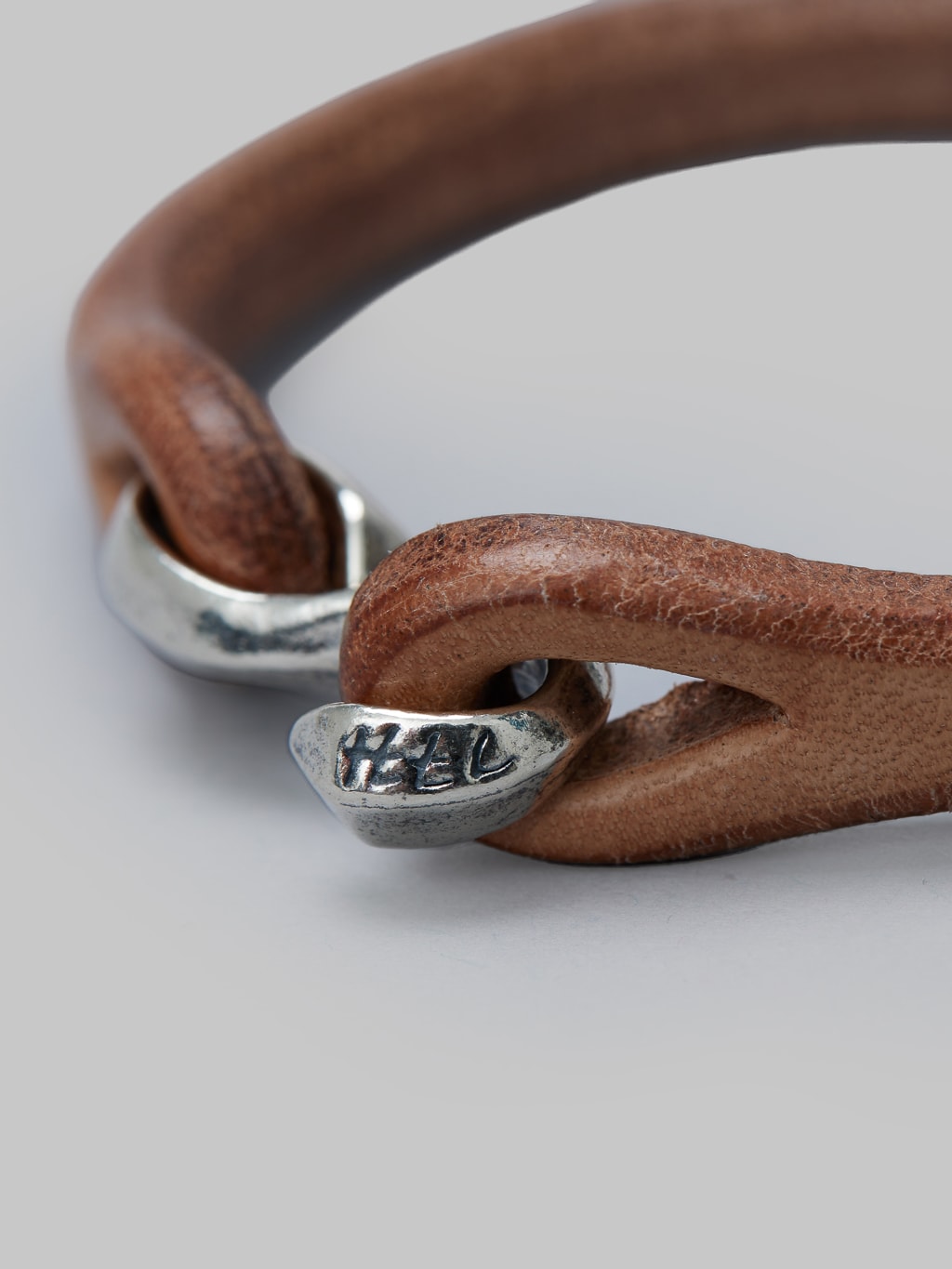 The Flat Head Leather Silver Bracelet Tan clasp details