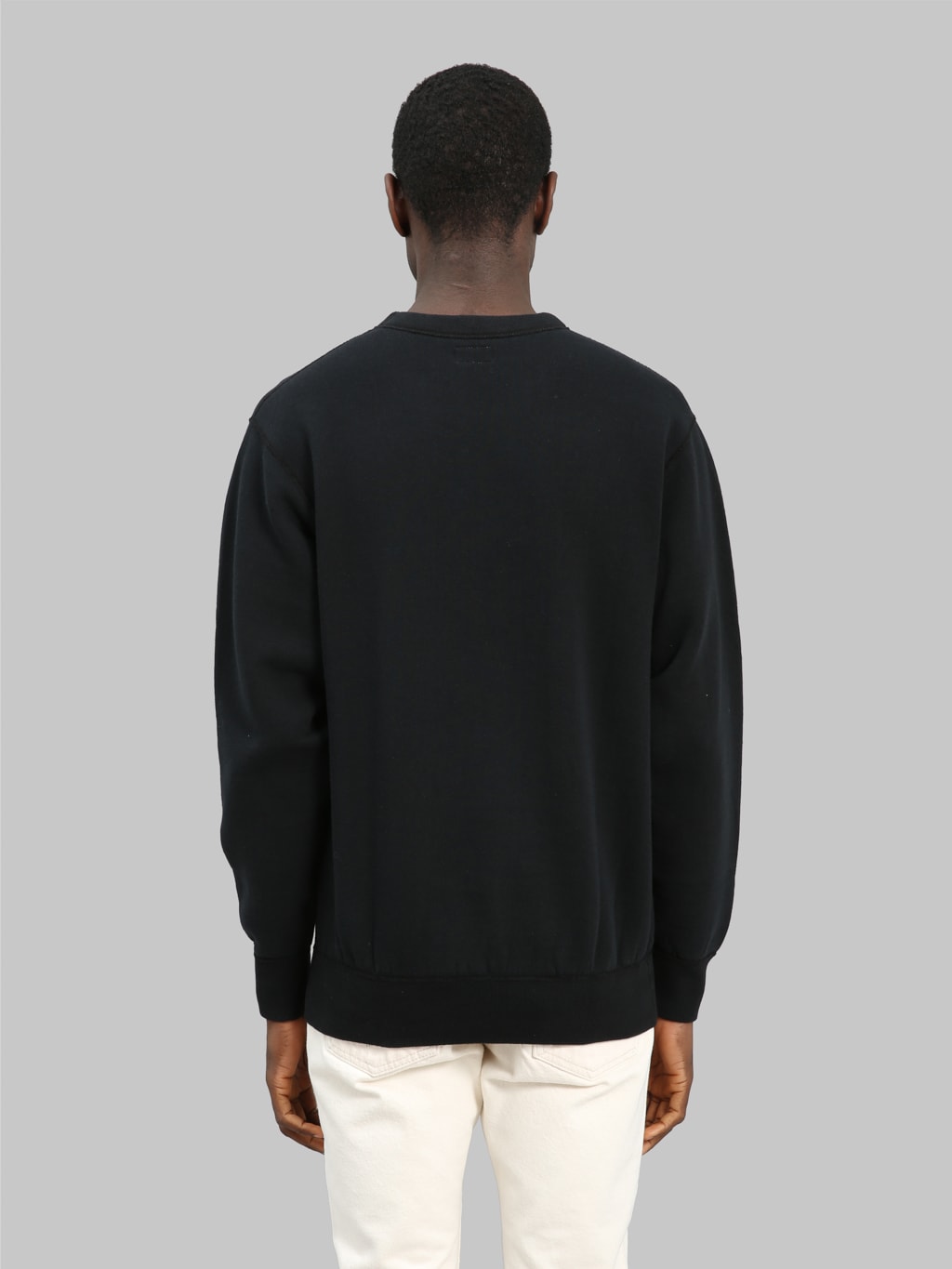 the flat head loopwheel crewneck sweatshirt black back look