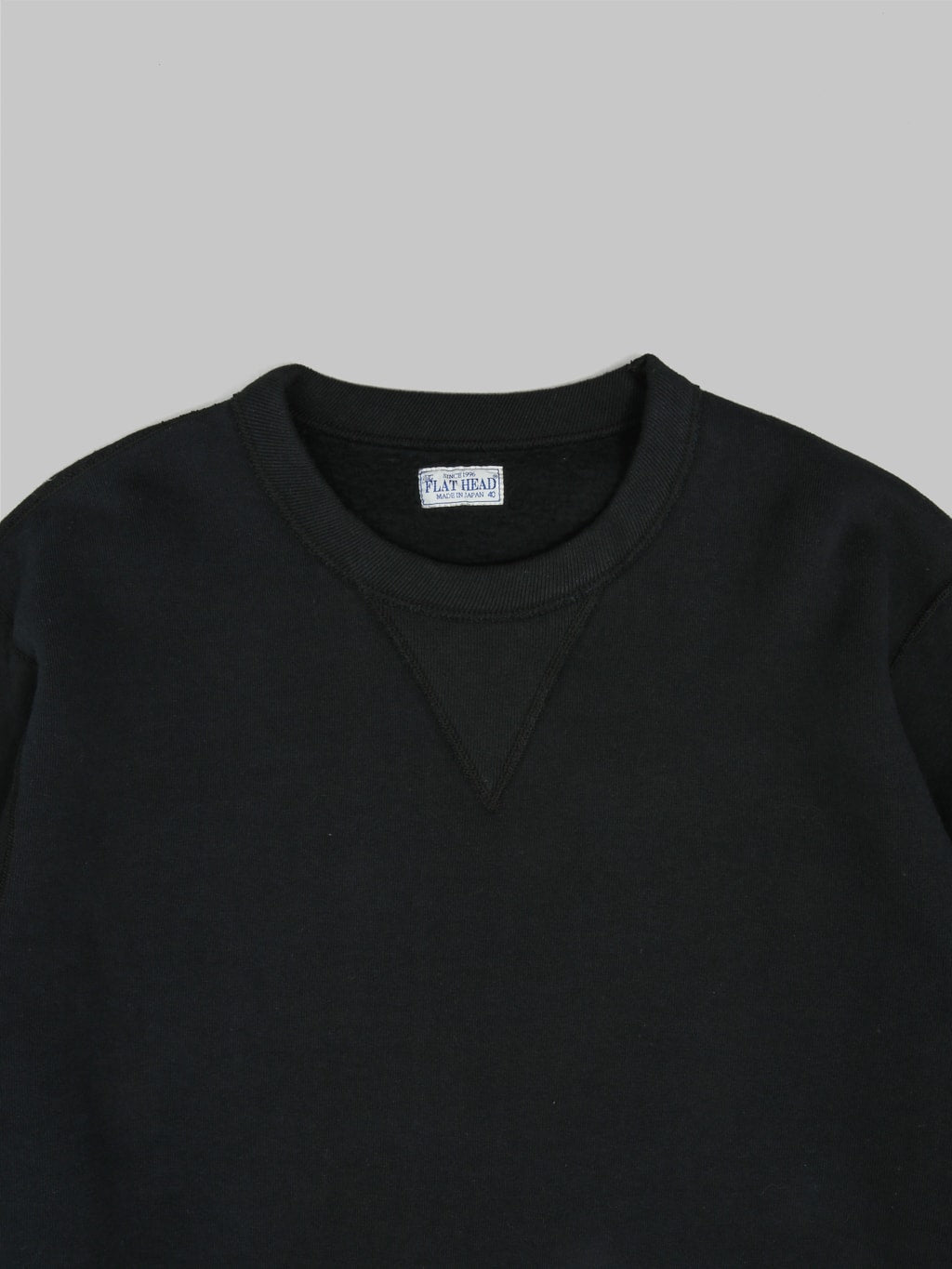 the flat head loopwheel crewneck sweatshirt black collar