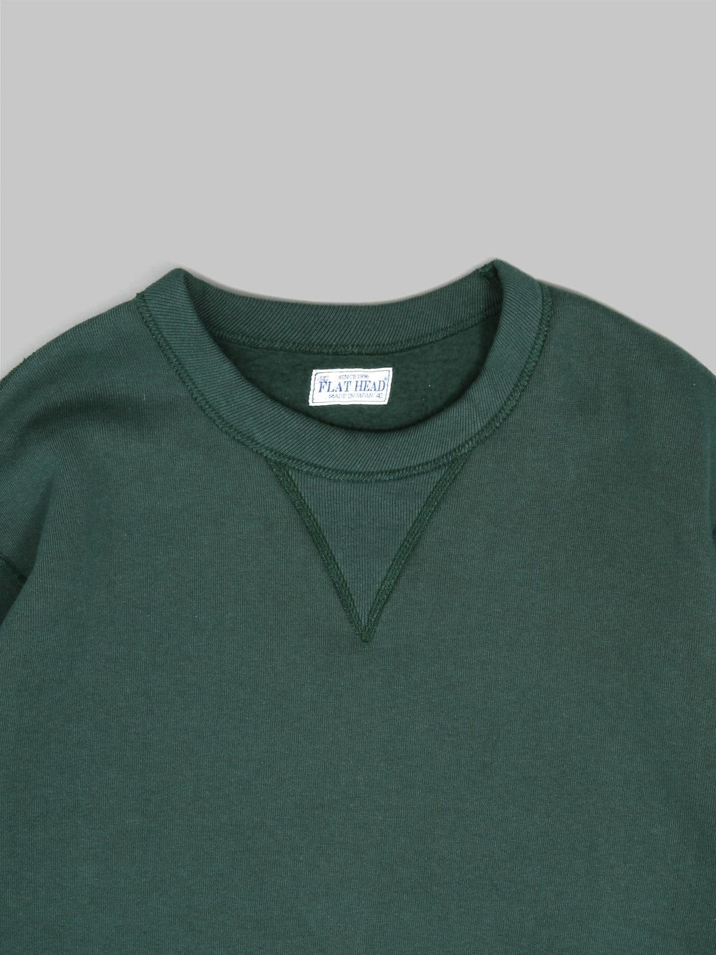 the flat head loopwheel crewneck sweatshirt engine green collar