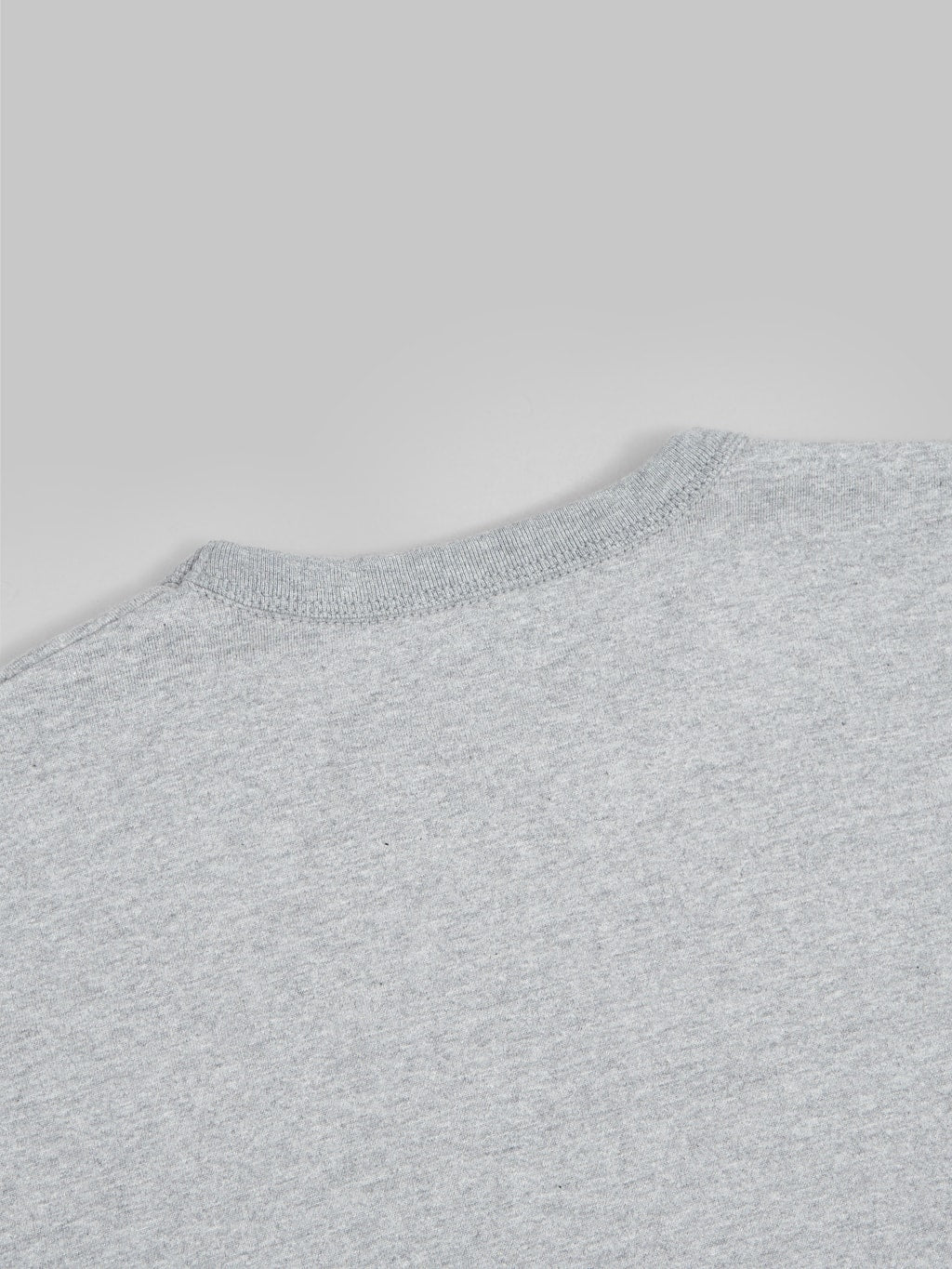 the flat head loopwheeled heavyweight plain tshirt grey back collar