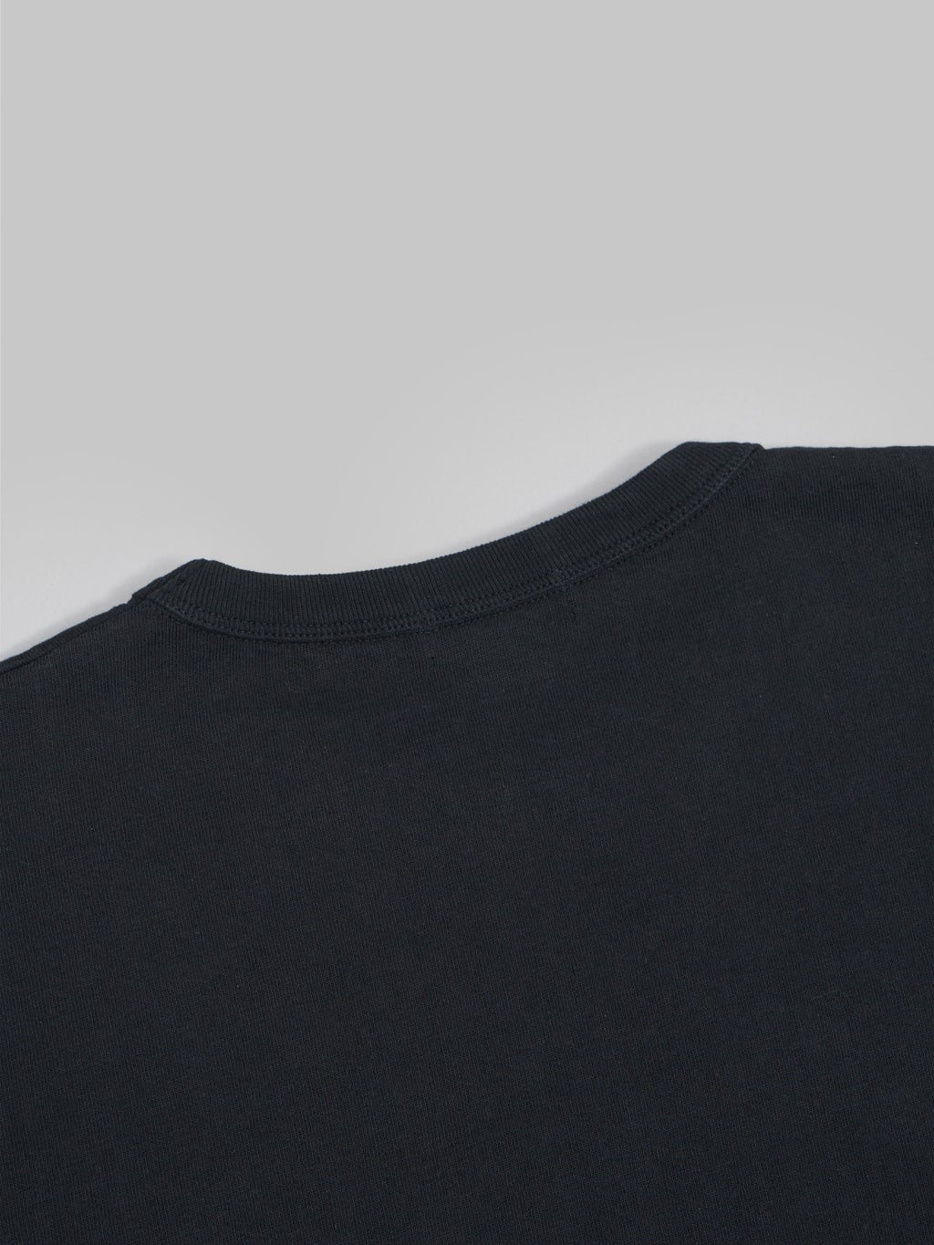 the strike gold loopwheel tshirt black collar