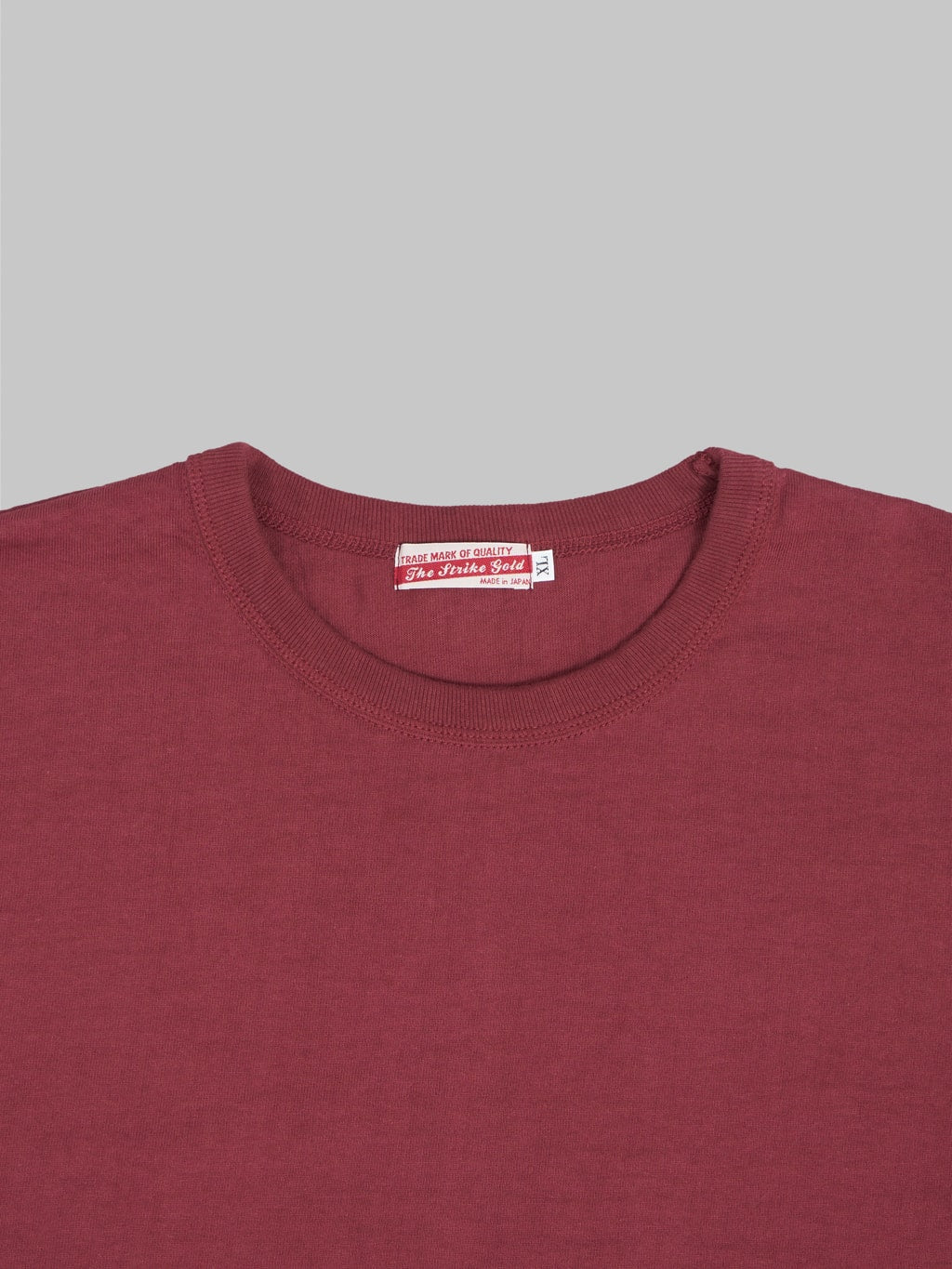 the strike gold loopwheel tshirt burgundy collar