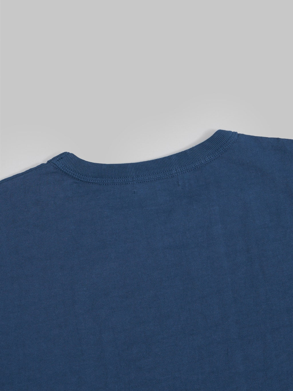 the strike gold loopwheel tshirt navy stitching