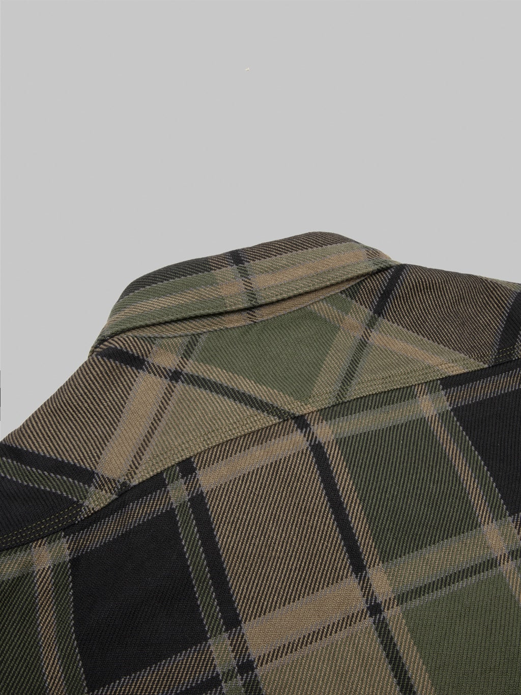 ues extra heavy flannel shirt olive  back collar