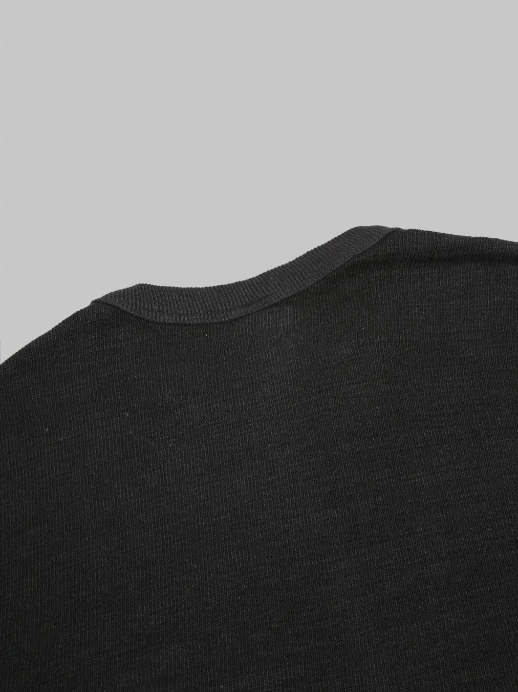 UES 100 Linen Long Sleeve TShirt Black back collar