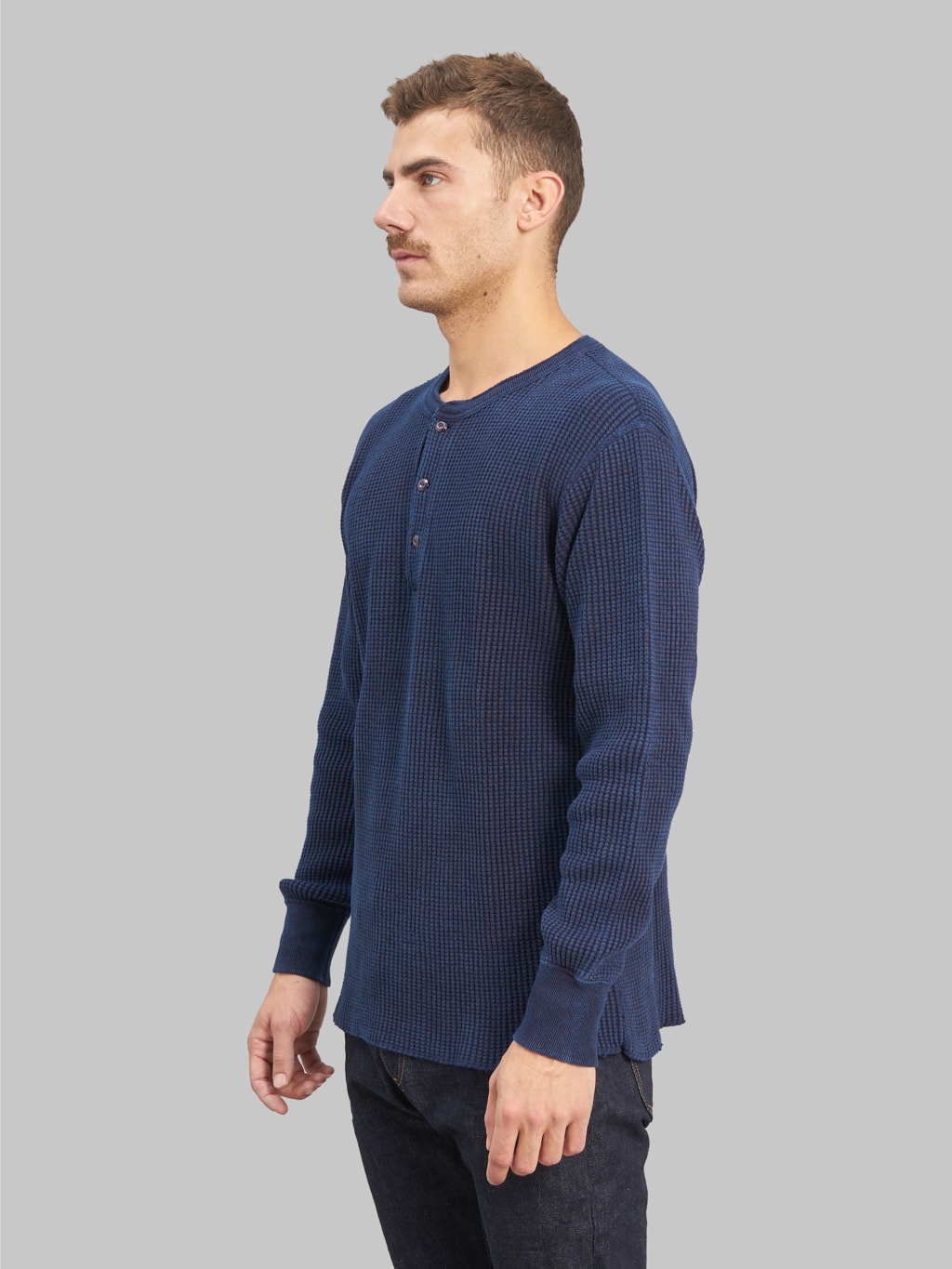 ues thermal big waffle henley tshirt indigo  model side fit