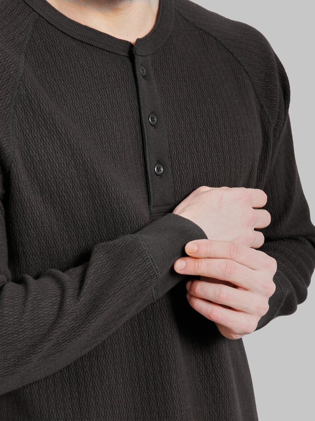 Wonder Looper Cashmere Blend Honeycomb Henley Sumi Black