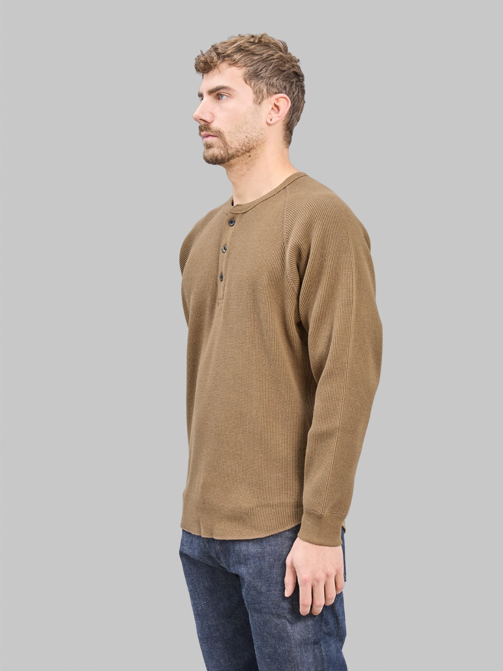 Wonder Looper Iron Mordant Foxfibre Heavyweight Waffle Henley Coyote 80 side fit