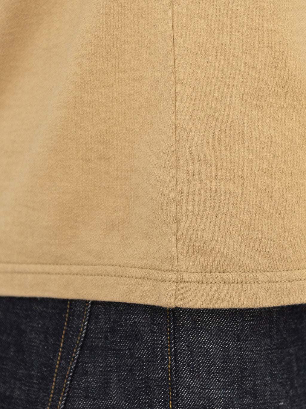 Samurai Jeans Loopwheel Ripened Cotton Tshirt kuri chestnut cotton fabric closeup