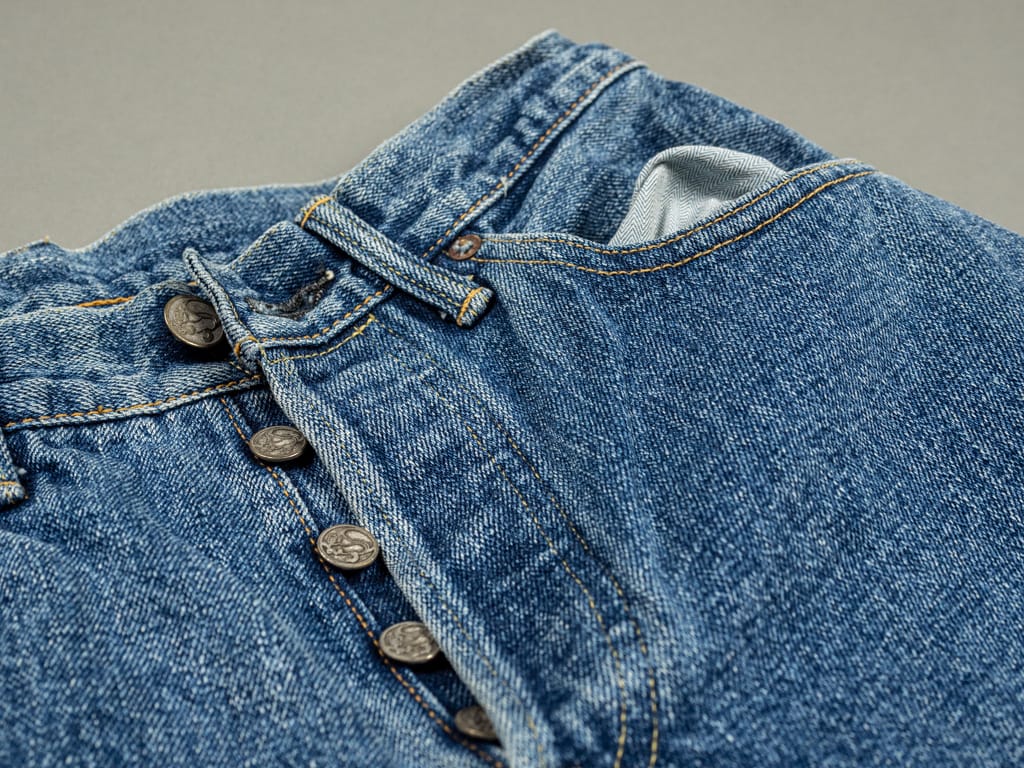 Tanuki Yurai Stonewash High Tapered Jeans Buttons