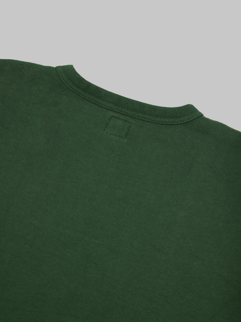 The Strike Gold Loopwheeled Sweatshirt Green back collar